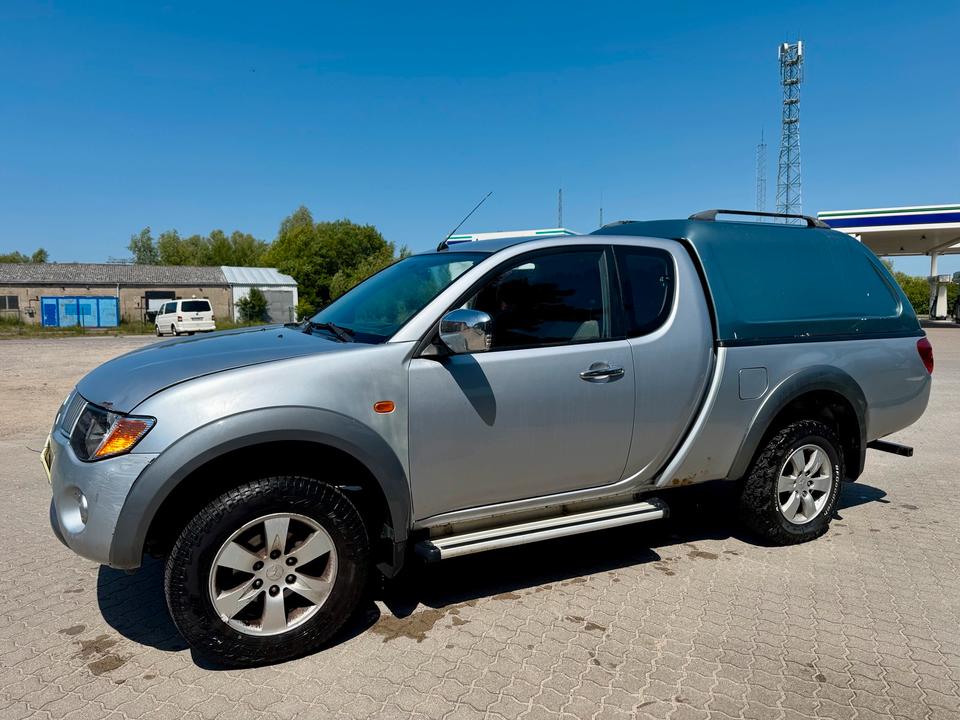 Mitsubishi L200 пробіг: 271000 рік: August 2007 Diesel потужність:136 PS коробка: Manuell ціна: 5200 - Фото 2