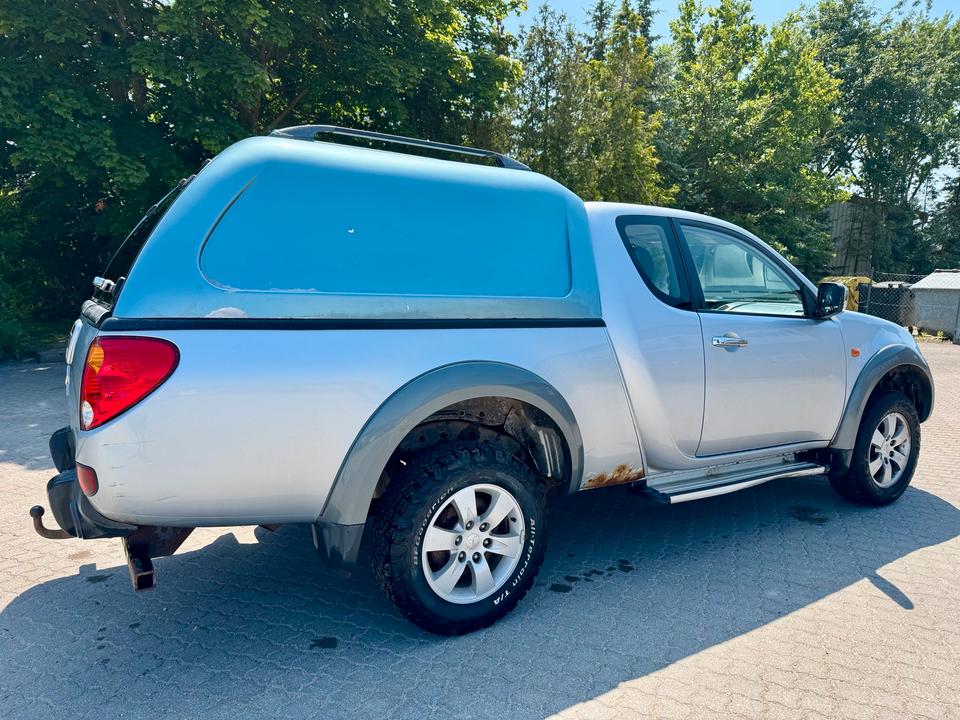 Mitsubishi L200 пробіг: 271000 рік: August 2007 Diesel потужність:136 PS коробка: Manuell ціна: 5200 - Фото 4