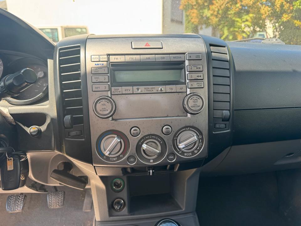 Ford Ranger 2.5 TDCI  пробіг: 235000 рік: Oktober 2008 Diesel потужність:143 PS коробка: Manuell Euro4 ціна: 3490 - Фото 4