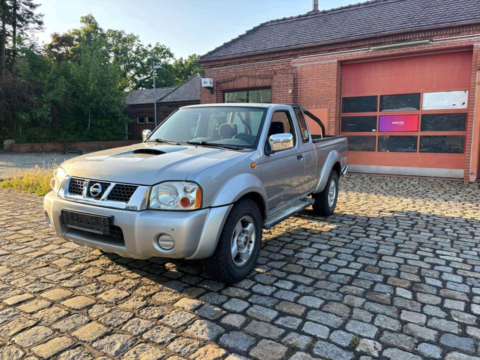 Nissan Navara D22 4×4  пробіг: 252000 рік: Juli 2004 Diesel потужність:133 PS коробка: Manuell ціна: 3500 - Фото 0