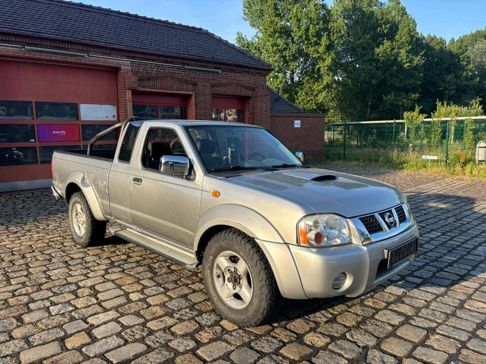 Nissan Navara D22 4×4  пробіг: 252000 рік: Juli 2004 Diesel потужність:133 PS коробка: Manuell ціна: 3500 - Фото 1
