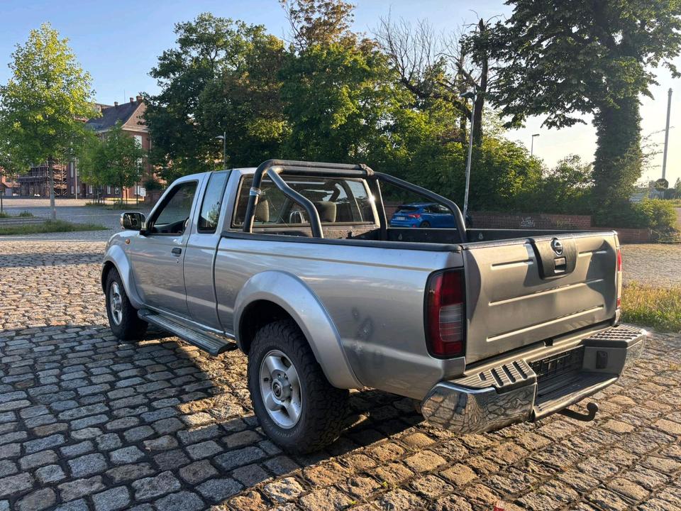 Nissan Navara D22 4×4  пробіг: 252000 рік: Juli 2004 Diesel потужність:133 PS коробка: Manuell ціна: 3500 - Фото 2