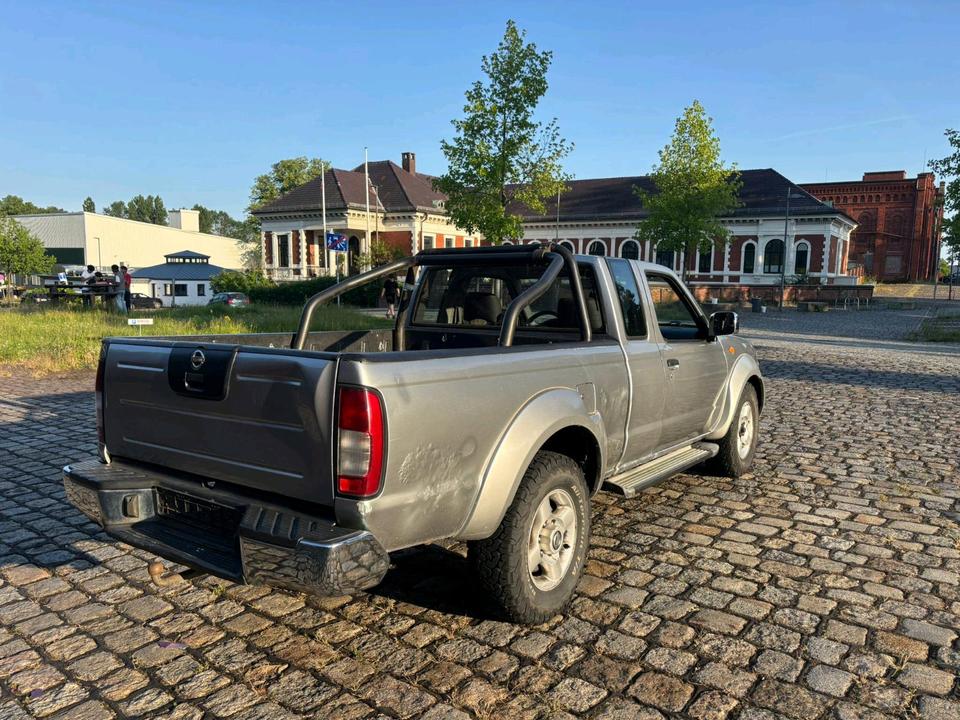 Nissan Navara D22 4×4  пробіг: 252000 рік: Juli 2004 Diesel потужність:133 PS коробка: Manuell ціна: 3500 - Фото 3
