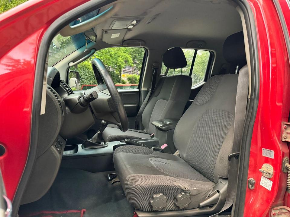 Nissan Navara 2.5 dCi 4x4 пробіг: 298000 рік: Juli 2008 Diesel потужність:171 PS коробка: Manuell ціна: 5900 - Фото 10
