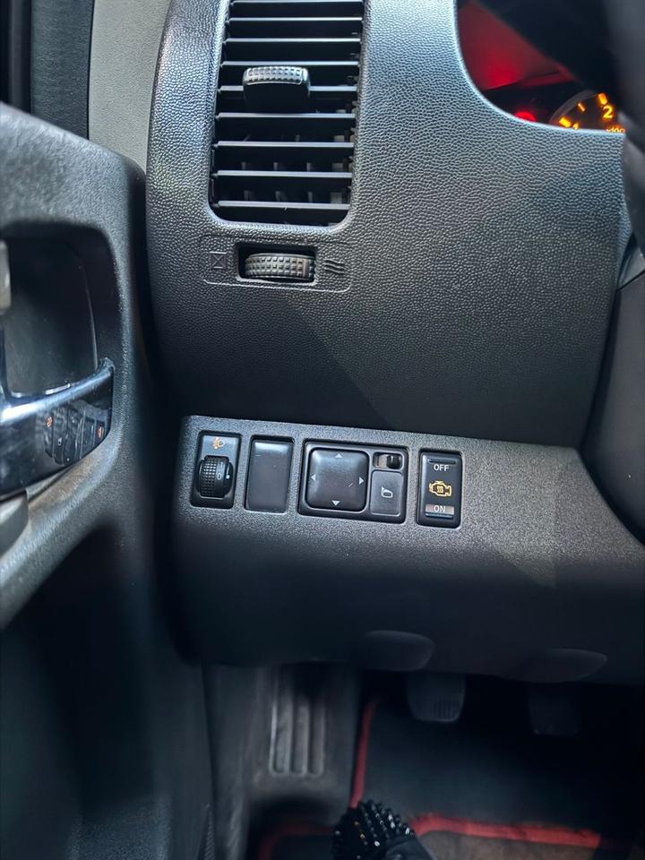Nissan Navara 2.5 dCi 4x4 пробіг: 298000 рік: Juli 2008 Diesel потужність:171 PS коробка: Manuell ціна: 5900 - Фото 12