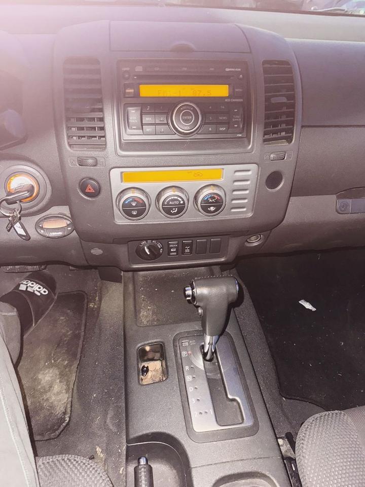 Nissan Navara Pickup Dop-Kabine 4X4 Automatik пробіг: 248000 рік: Mai 2008 Diesel потужність:174 PS коробка: Automatik ціна: 5500 - Фото 12