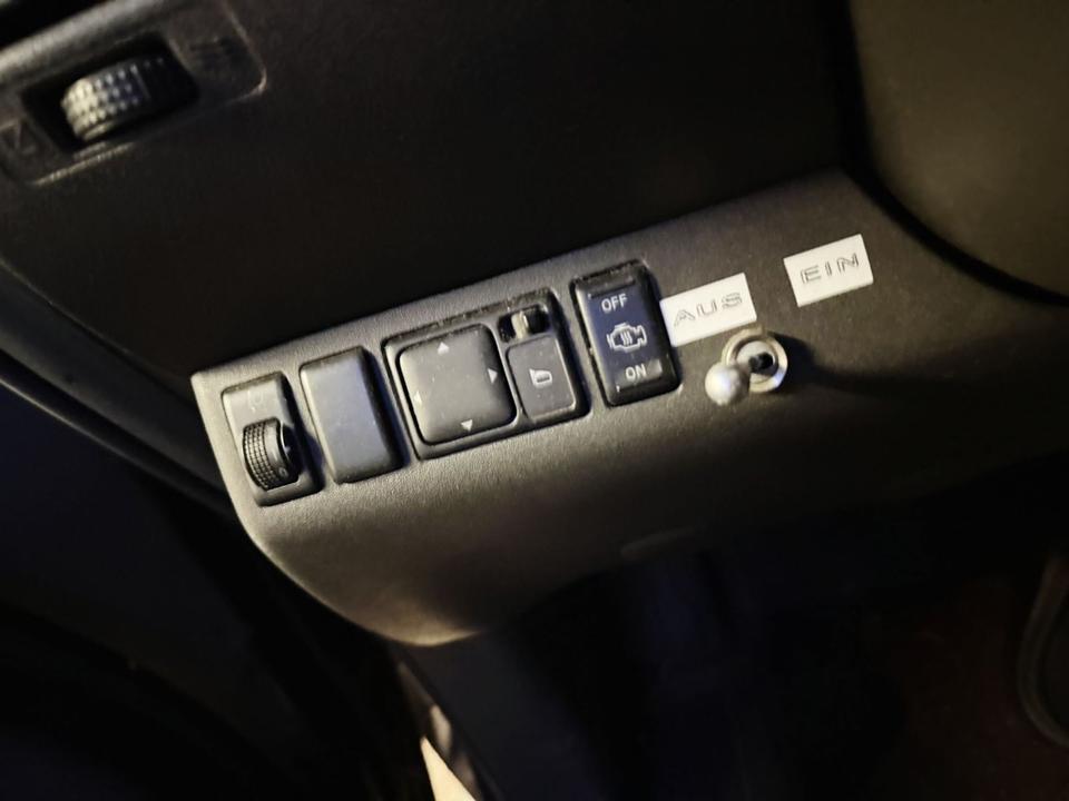 Nissan Navara Pickup Dop-Kabine 4X4 Automatik пробіг: 248000 рік: Mai 2008 Diesel потужність:174 PS коробка: Automatik ціна: 5500 - Фото 13