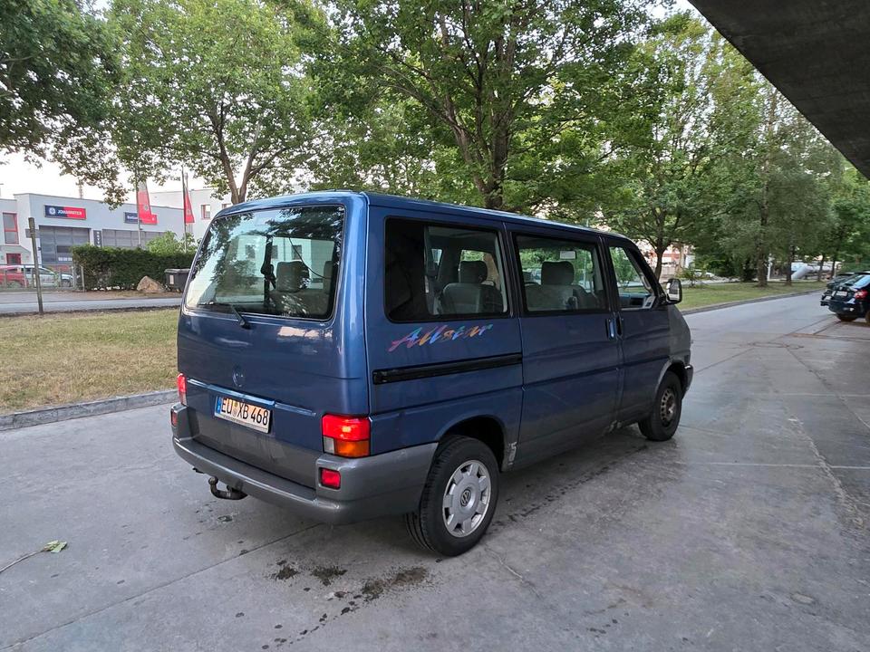 VW T4 MULTIVAN 2.5 TDI KLIMAANLAGE ALLSTAR пробіг: 510000 рік: Mai 1999 Diesel потужність:102 PS коробка: Manuell ціна: 3200 - Фото 1
