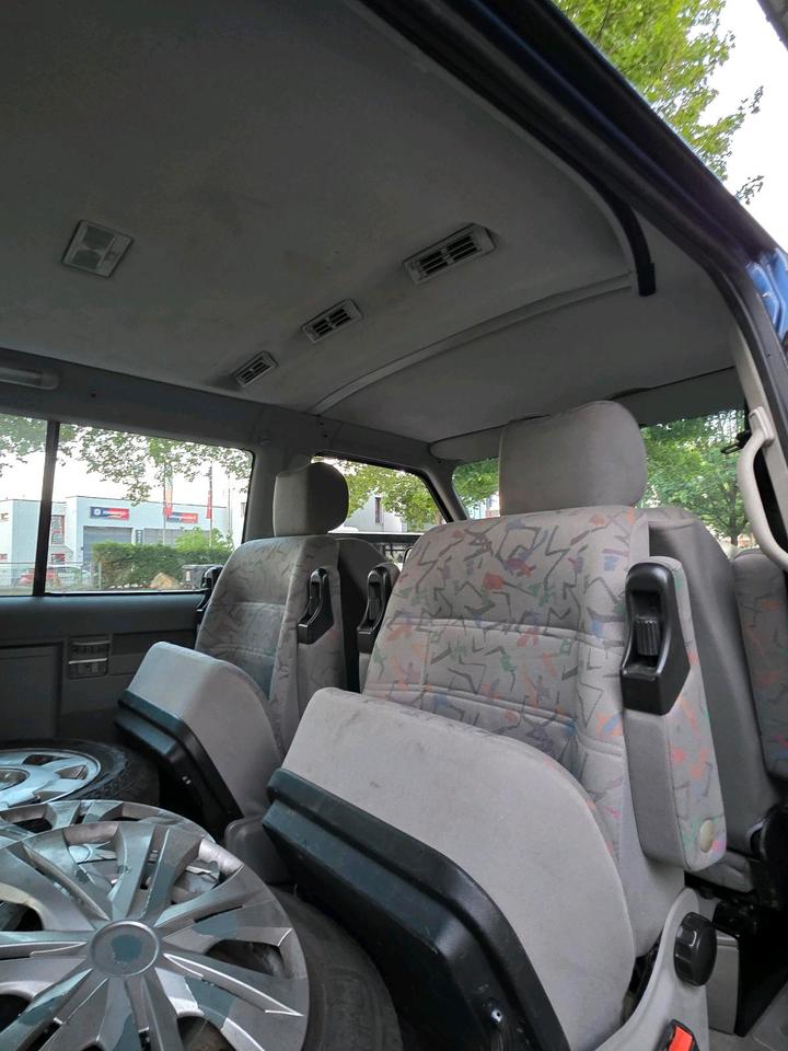 VW T4 MULTIVAN 2.5 TDI KLIMAANLAGE ALLSTAR пробіг: 510000 рік: Mai 1999 Diesel потужність:102 PS коробка: Manuell ціна: 3200 - Фото 11