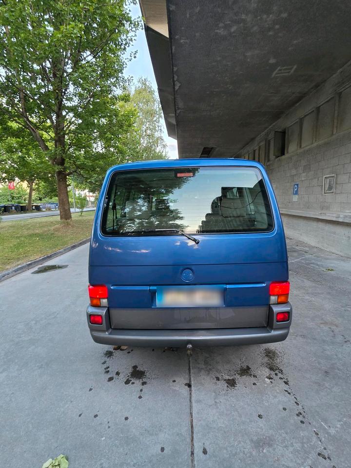 VW T4 MULTIVAN 2.5 TDI KLIMAANLAGE ALLSTAR пробіг: 510000 рік: Mai 1999 Diesel потужність:102 PS коробка: Manuell ціна: 3200 - Фото 4