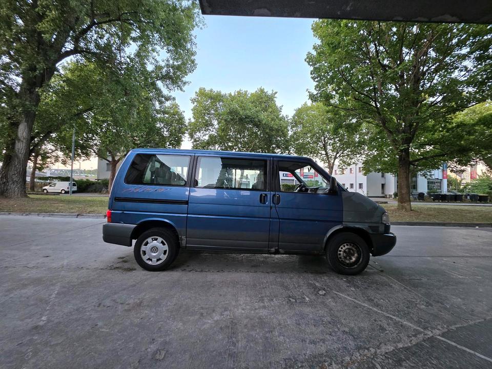 VW T4 MULTIVAN 2.5 TDI KLIMAANLAGE ALLSTAR пробіг: 510000 рік: Mai 1999 Diesel потужність:102 PS коробка: Manuell ціна: 3200 - Фото 6
