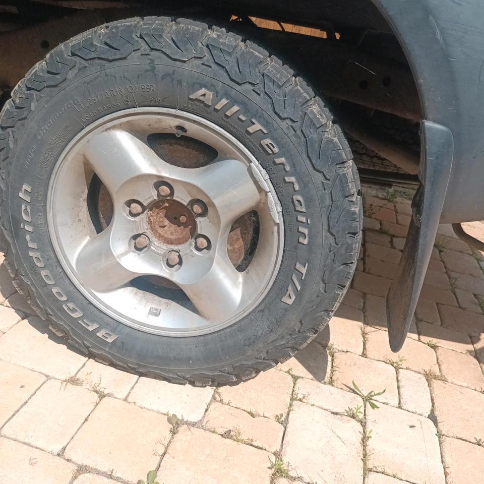 Nissan Pickup D22 пробіг: 146100 рік: August 2003 Diesel потужність:133 PS коробка: Manuell ціна: 4950 Blau - Фото 4