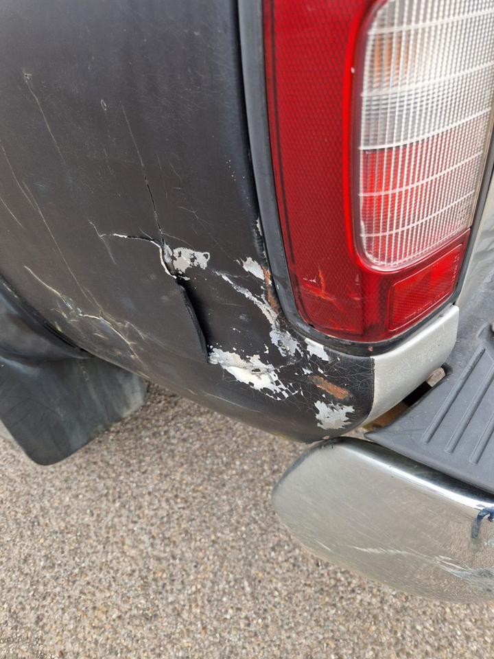 Nissan Pickup King Cab Profi 4X4 пробіг: 121000 рік: August 2004 Diesel потужність:133 PS коробка: Manuell ціна: 4760 - Фото 7