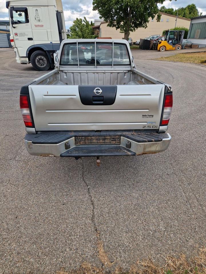 Nissan Pickup King Cab Profi 4X4 пробіг: 121000 рік: August 2004 Diesel потужність:133 PS коробка: Manuell ціна: 4760 - Фото 8