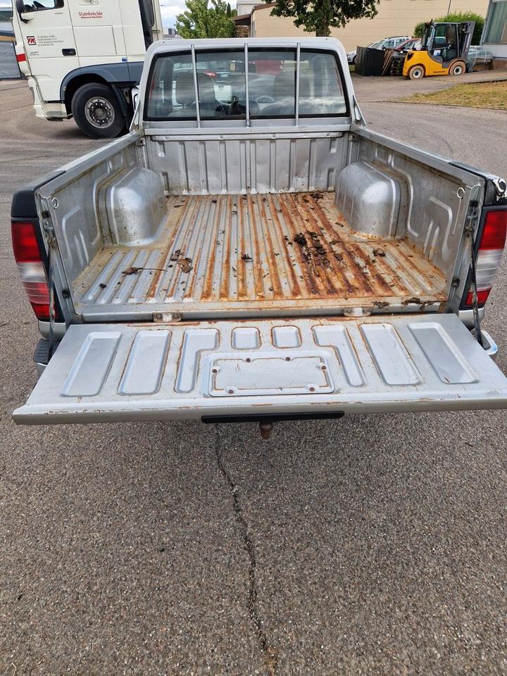 Nissan Pickup King Cab Profi 4X4 пробіг: 121000 рік: August 2004 Diesel потужність:133 PS коробка: Manuell ціна: 4760 - Фото 9