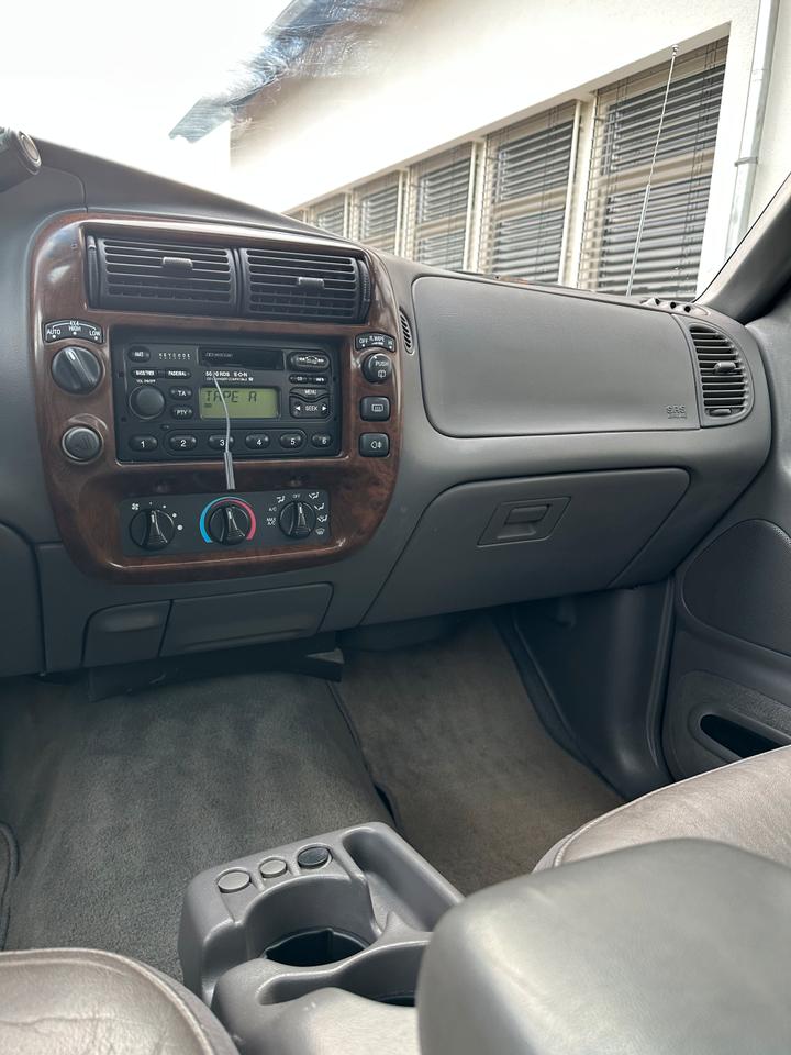 Ford Explorer 4.0L V6 пробіг: 141533 рік: Februar 2001 Benzin потужність:204 PS коробка: Automatik ціна: 5390 - Фото 16