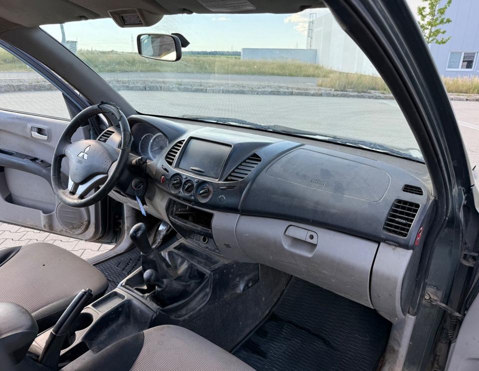 Mitsubishi L200 Pick-Up Club Cab 2.5 D-ID 4WD пробіг: 280000 рік: Mai 2011 Diesel потужність:136 PS коробка: Manuell Juli 2025 ціна: 4800 - Фото 10