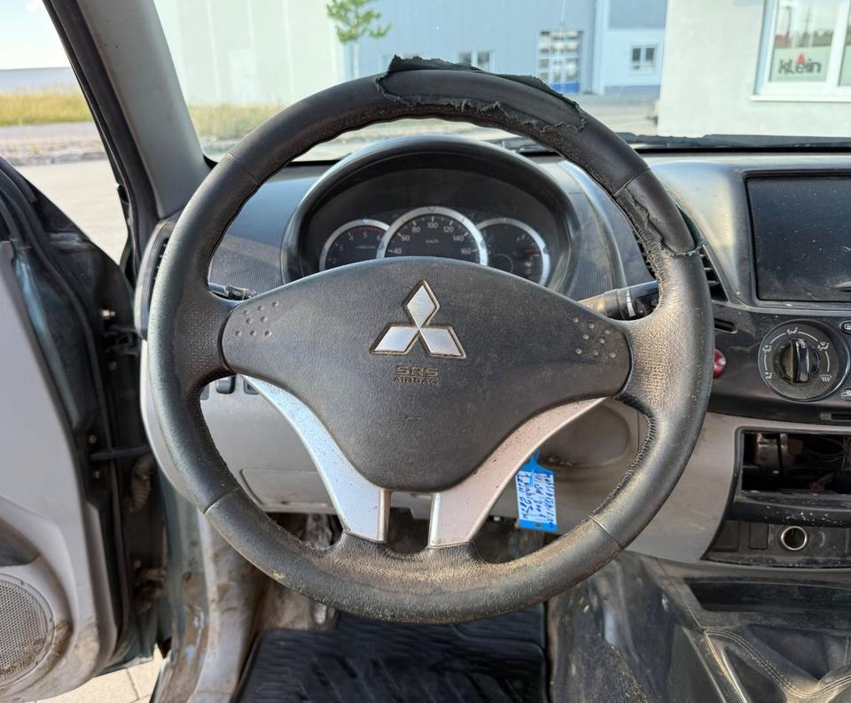 Mitsubishi L200 Pick-Up Club Cab 2.5 D-ID 4WD пробіг: 280000 рік: Mai 2011 Diesel потужність:136 PS коробка: Manuell Juli 2025 ціна: 4800 - Фото 13