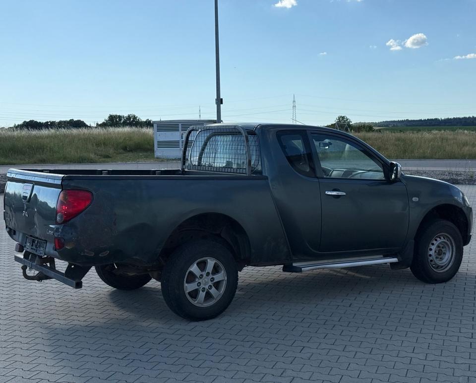 Mitsubishi L200 Pick-Up Club Cab 2.5 D-ID 4WD пробіг: 280000 рік: Mai 2011 Diesel потужність:136 PS коробка: Manuell Juli 2025 ціна: 4800 - Фото 3
