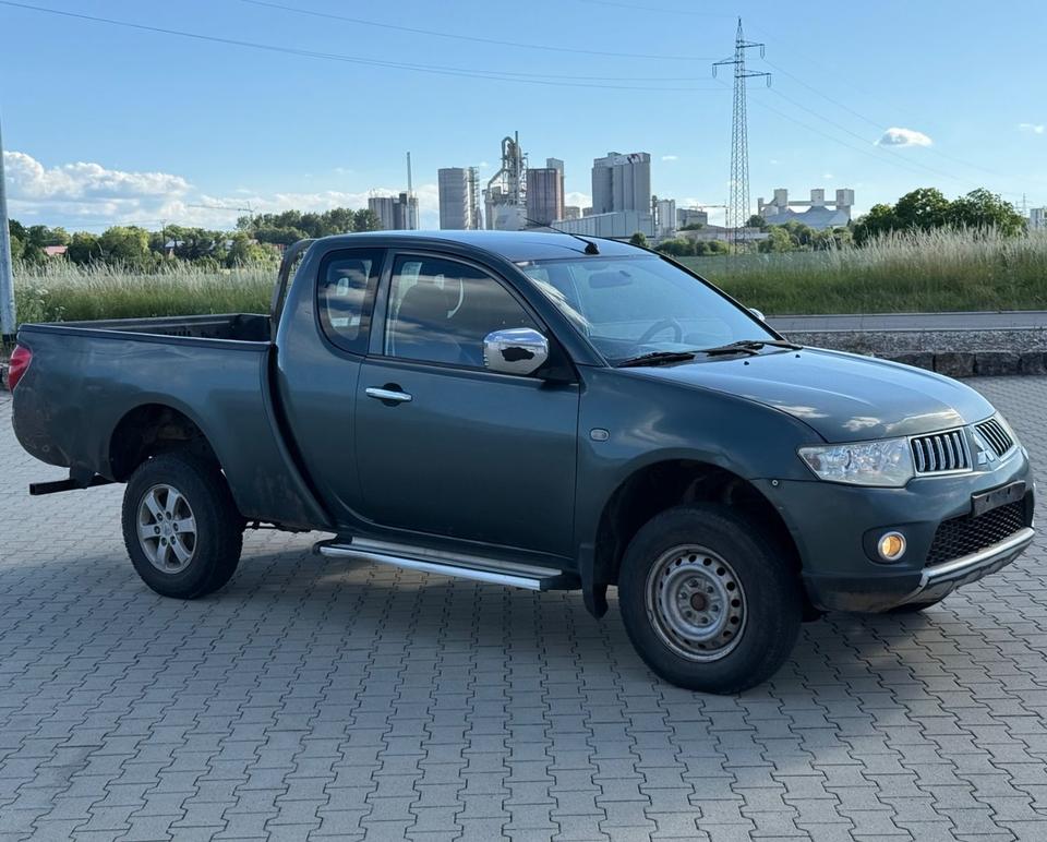 Mitsubishi L200 Pick-Up Club Cab 2.5 D-ID 4WD пробіг: 280000 рік: Mai 2011 Diesel потужність:136 PS коробка: Manuell Juli 2025 ціна: 4800 - Фото 4