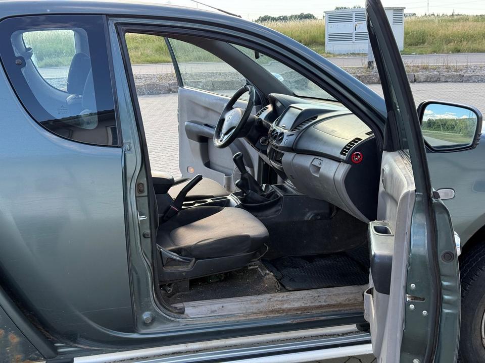 Mitsubishi L200 Pick-Up Club Cab 2.5 D-ID 4WD пробіг: 280000 рік: Mai 2011 Diesel потужність:136 PS коробка: Manuell Juli 2025 ціна: 4800 - Фото 8