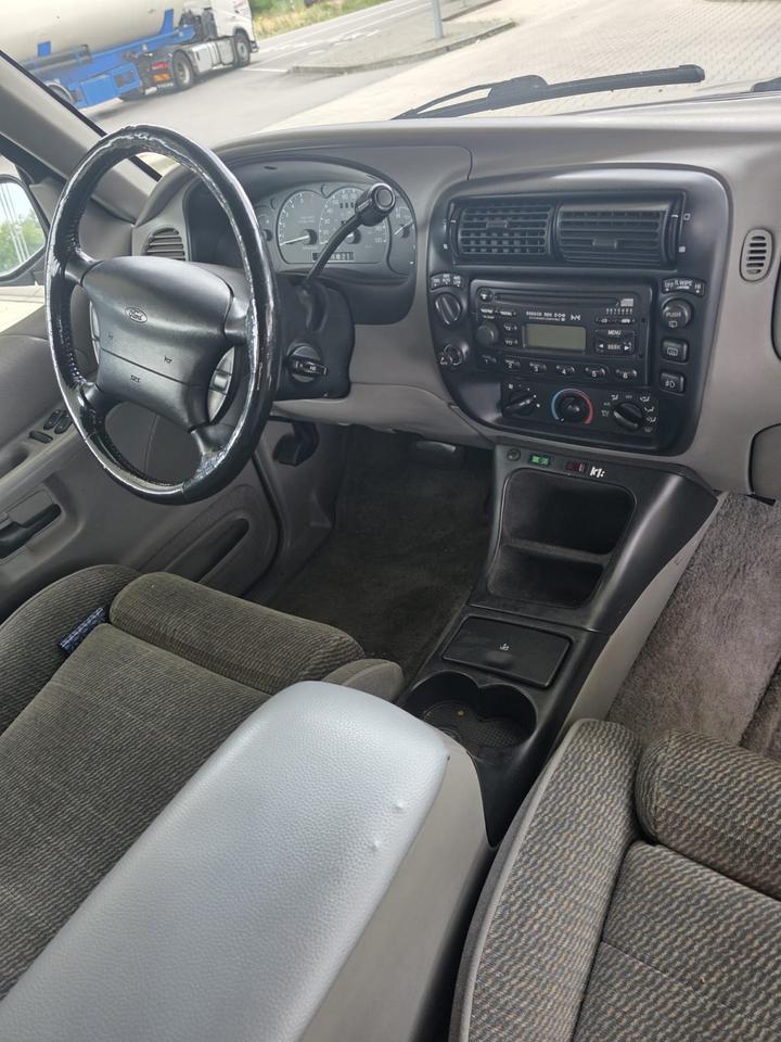 Ford Explorer 4.0L V6 4x4 пробіг: 240000 рік: Juni 1995 Benzin потужність:156 PS коробка: Automatik ціна: 2350 - Фото 8