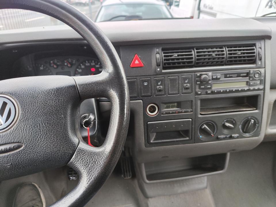 Volkswagen T4 Multivan 2,5 TDI 102 Kw. пробіг: 403974 рік: Februar 1999 Diesel потужність:102 PS коробка: Manuell ціна: 2990 - Фото 12