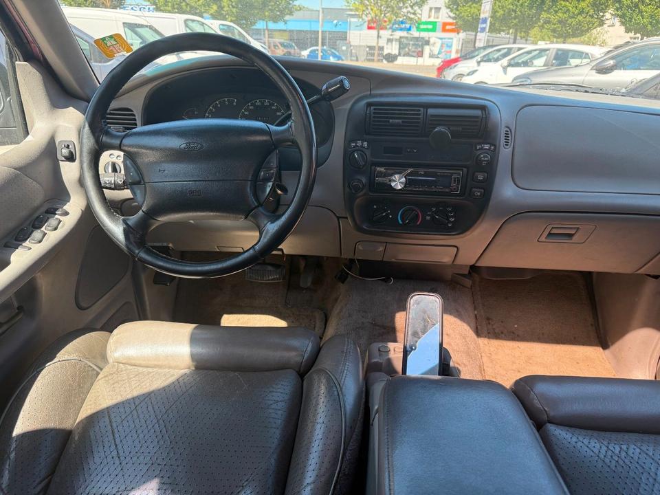 Ford Explorer 4.0 V6 4x4 Automatik Highclass Klima пробіг: 181500 рік: Oktober 1996 Benzin потужність:156 PS коробка: Automatik Januar 2026 ціна: 1550 - Фото 19