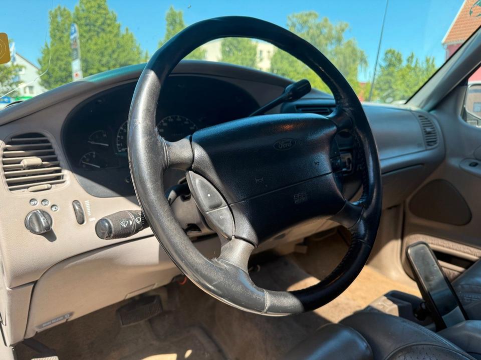 Ford Explorer 4.0 V6 4x4 Automatik Highclass Klima пробіг: 181500 рік: Oktober 1996 Benzin потужність:156 PS коробка: Automatik Januar 2026 ціна: 1550 - Фото 26