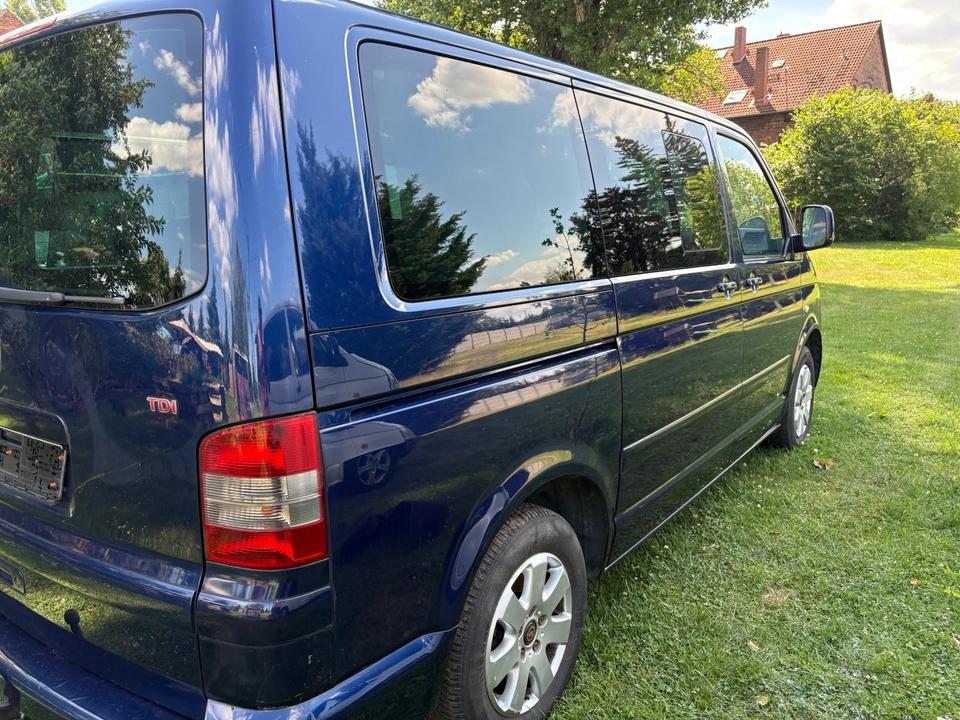 VW T5 Multivan пробіг: 312591 рік: Juni 2004 Diesel потужність:174 PS коробка: Manuell ціна: 2500 - Фото 13