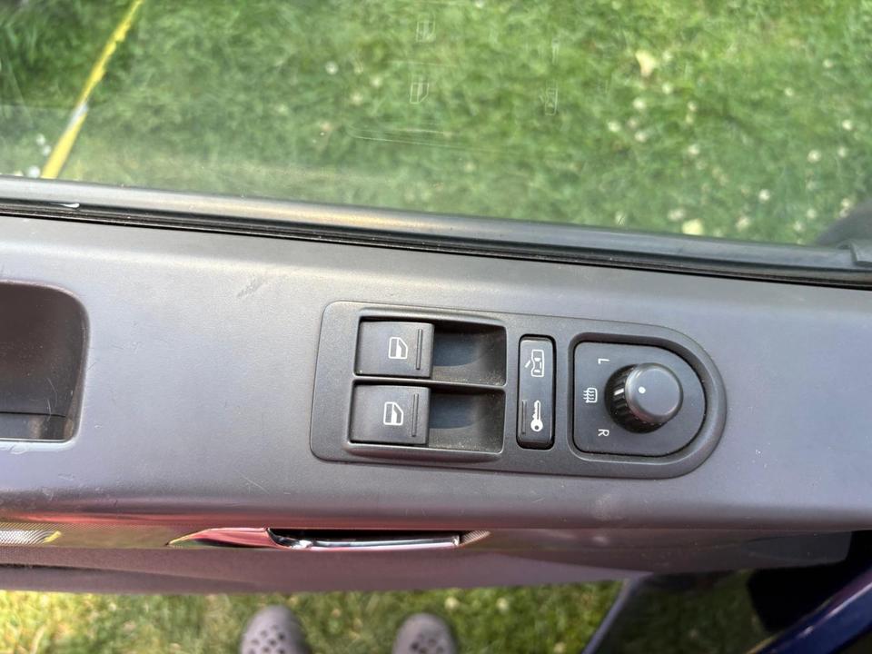 VW T5 Multivan пробіг: 312591 рік: Juni 2004 Diesel потужність:174 PS коробка: Manuell ціна: 2500 - Фото 7