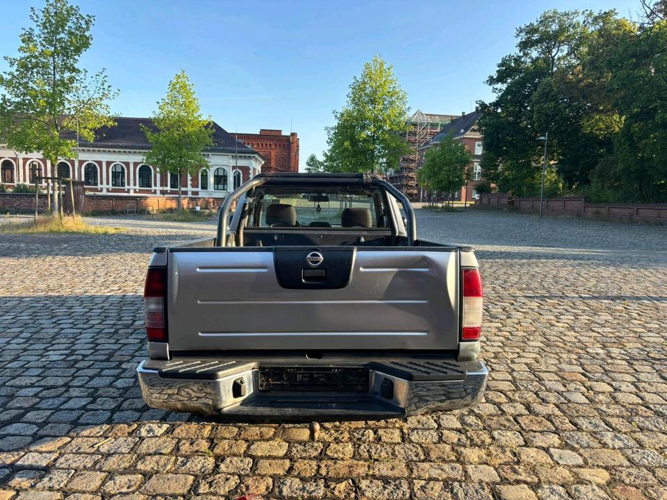 надійний джип для військових Nissan Navara D22 4×4 Klima пробіг: 250000 рік: Mai 2005 Diesel потужність:133 PS коробка: Manuell ціна: 2999 - Фото 4