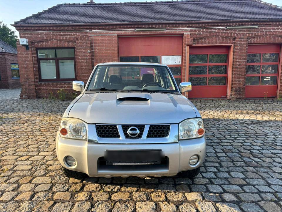 надійний джип для військових Nissan Navara D22 4×4 Klima пробіг: 250000 рік: Mai 2005 Diesel потужність:133 PS коробка: Manuell ціна: 2999 - Фото 5