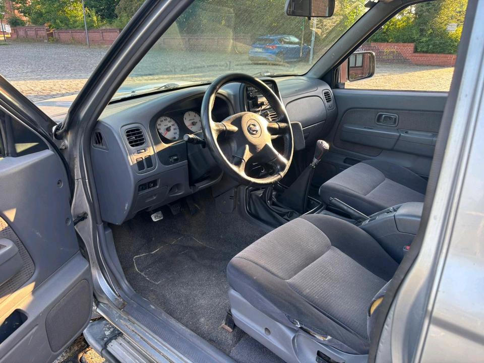 надійний джип для військових Nissan Navara D22 4×4 Klima пробіг: 250000 рік: Mai 2005 Diesel потужність:133 PS коробка: Manuell ціна: 2999 - Фото 6