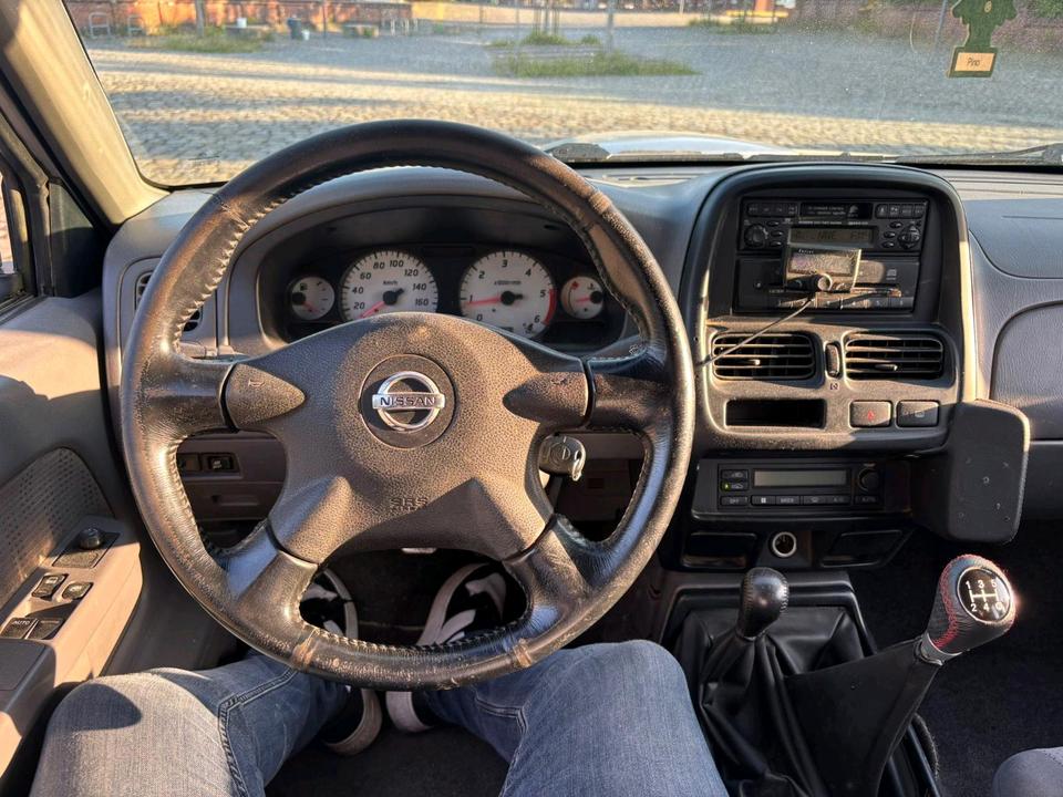 надійний джип для військових Nissan Navara D22 4×4 Klima пробіг: 250000 рік: Mai 2005 Diesel потужність:133 PS коробка: Manuell ціна: 2999 - Фото 7
