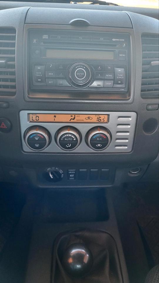 Nissan Navara 2.5 dCi 4x4 пробіг: 249712 рік: Juni 2007 Diesel потужність:170 PS коробка: Manuell ціна: 3950 - Фото 11