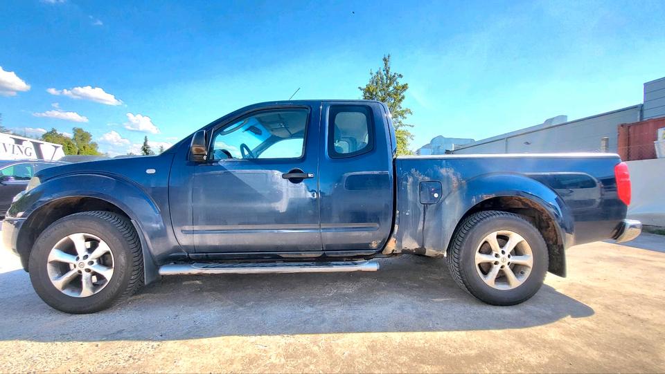 Nissan Navara 2.5 dCi 4x4 пробіг: 249712 рік: Juni 2007 Diesel потужність:170 PS коробка: Manuell ціна: 3950 - Фото 3
