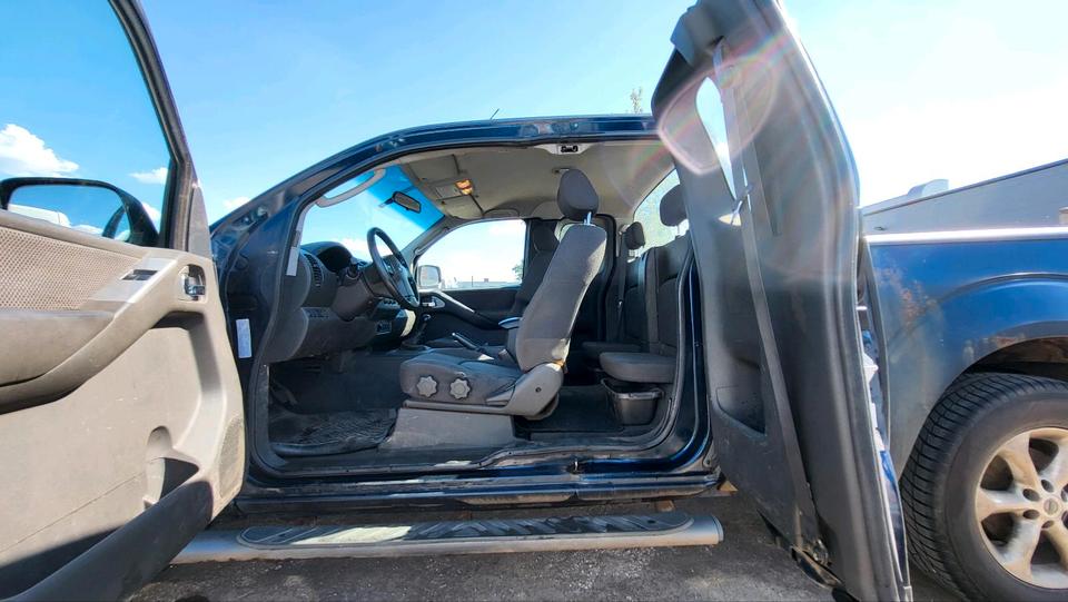 Nissan Navara 2.5 dCi 4x4 пробіг: 249712 рік: Juni 2007 Diesel потужність:170 PS коробка: Manuell ціна: 3950 - Фото 7