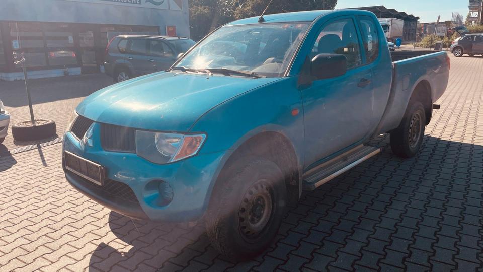 Mitsubishi L200 Allrad 4x4 Aпробіг: 214000 рік: Mai 2007 Diesel потужність:136 PS коробка: Manuell ціна: 3300 - Фото 7