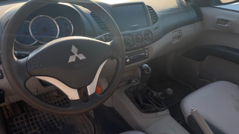 Mitsubishi L200 Allrad 4x4 Aпробіг: 214000 рік: Mai 2007 Diesel потужність:136 PS коробка: Manuell ціна: 3300 - Фото 9