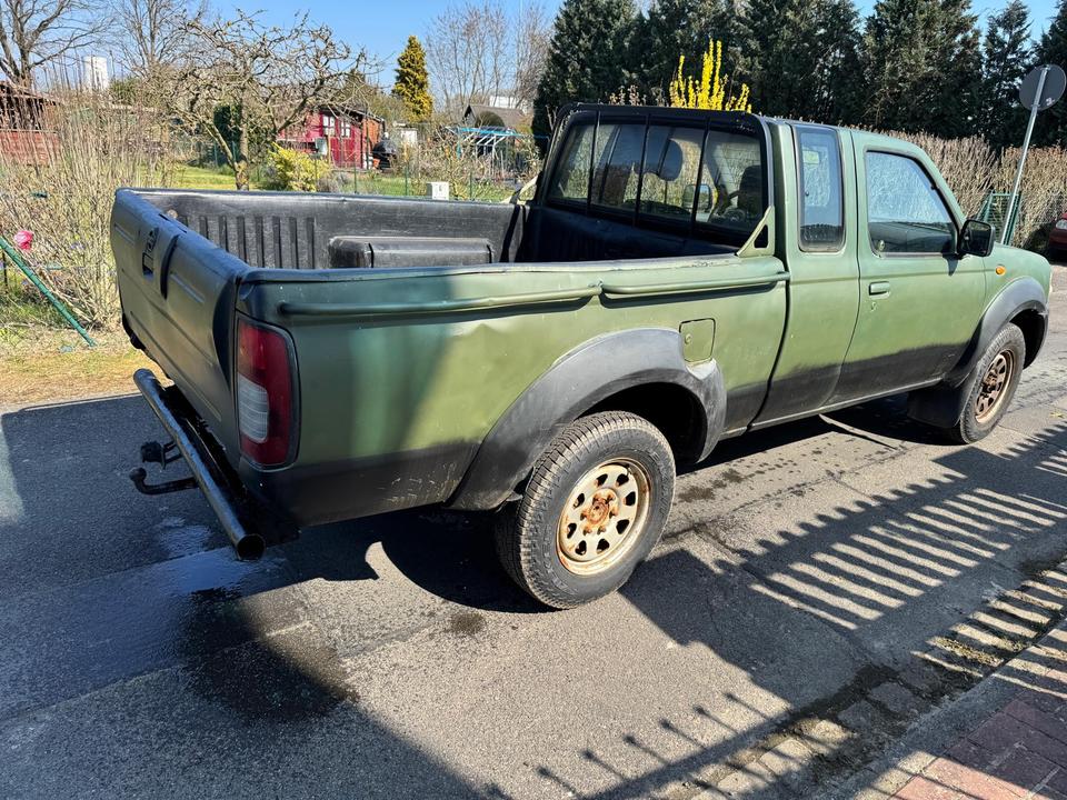 Nissan Navara D22 2.5 4x4 пробіг: 239000 рік: Dezember 2006 Diesel потужність:134 PS коробка: Manuell ціна: 3700 - Фото 2