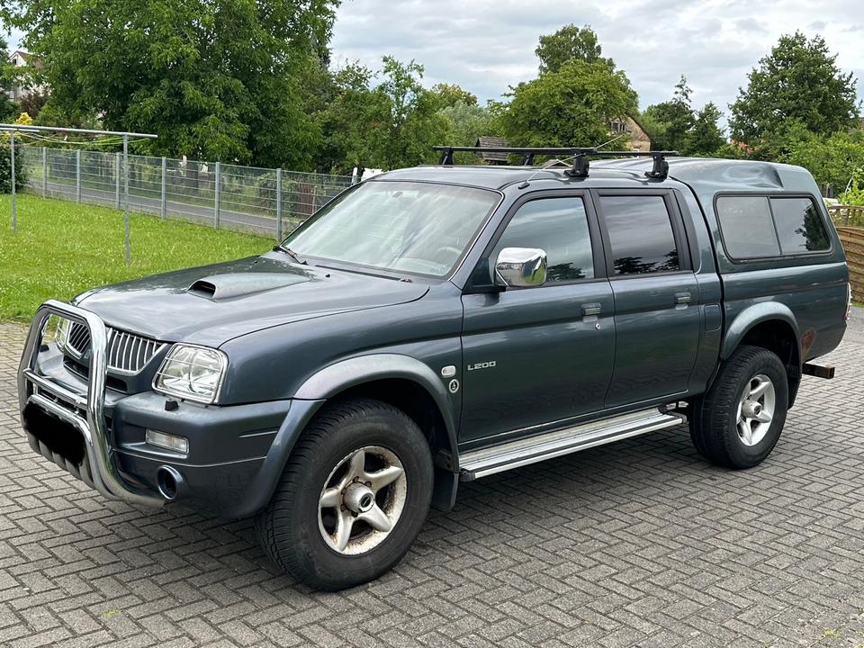 Mitsubishi L200 2.5 Dakar пробіг: 176000 рік: Juli 2005 Diesel коробка: Manuell ціна: 5700 Grau - Фото 0