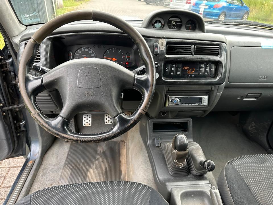 Mitsubishi L200 2.5 Dakar пробіг: 176000 рік: Juli 2005 Diesel коробка: Manuell ціна: 5700 Grau - Фото 14