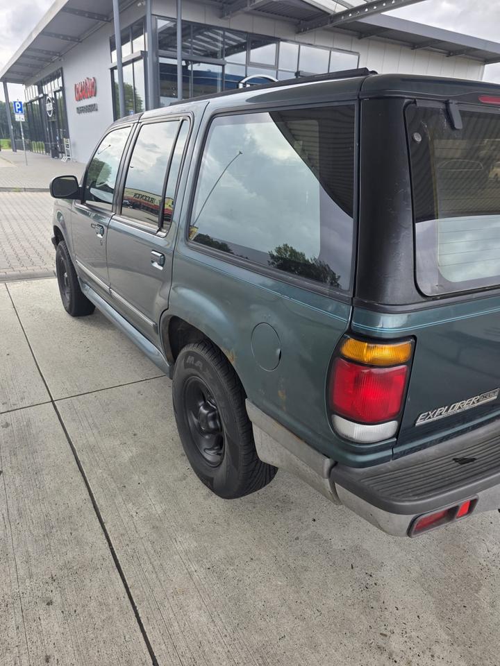 Купити вживане потужне авто з Європи Ford Explorer 4.0L V6 4x4 Bj.1995  пробіг: 240000 потужність:156 PS ціна: 2250 - Фото 2