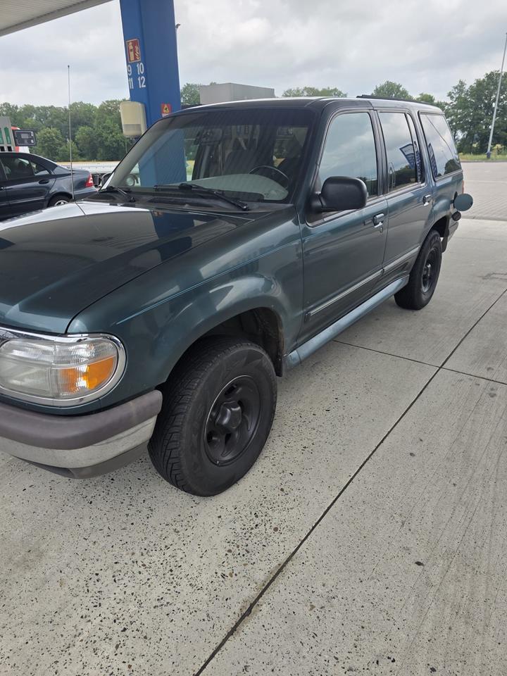 Купити вживане потужне авто з Європи Ford Explorer 4.0L V6 4x4 Bj.1995  пробіг: 240000 потужність:156 PS ціна: 2250 - Фото 3