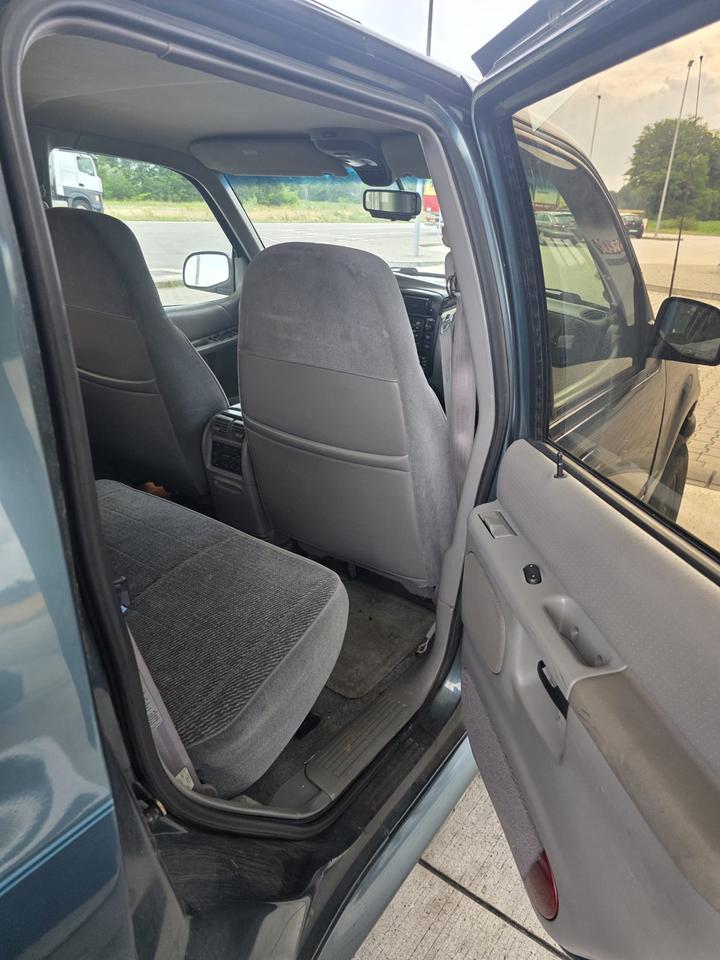 Купити вживане потужне авто з Європи Ford Explorer 4.0L V6 4x4 Bj.1995  пробіг: 240000 потужність:156 PS ціна: 2250 - Фото 7