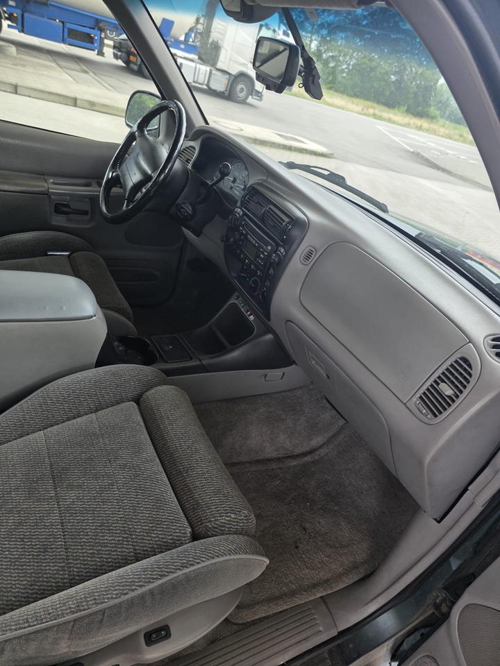 Купити вживане потужне авто з Європи Ford Explorer 4.0L V6 4x4 Bj.1995  пробіг: 240000 потужність:156 PS ціна: 2250 - Фото 8