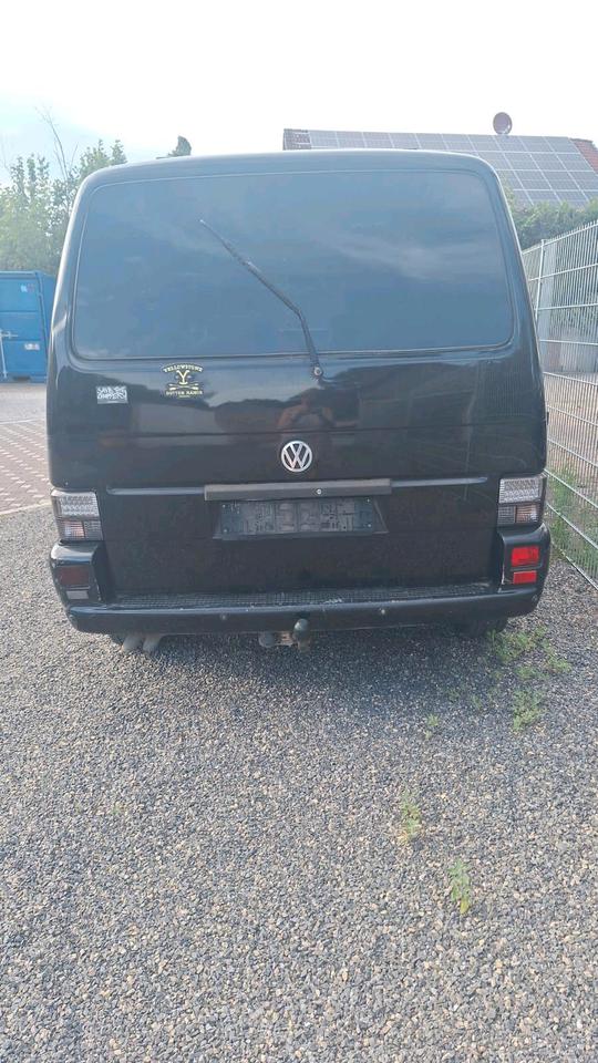 VW T4 2.5 TDI Multivan пробіг: 333000 рік: März 2002 Diesel потужність:88 PS коробка: Manuell ціна: 2200 - Фото 3