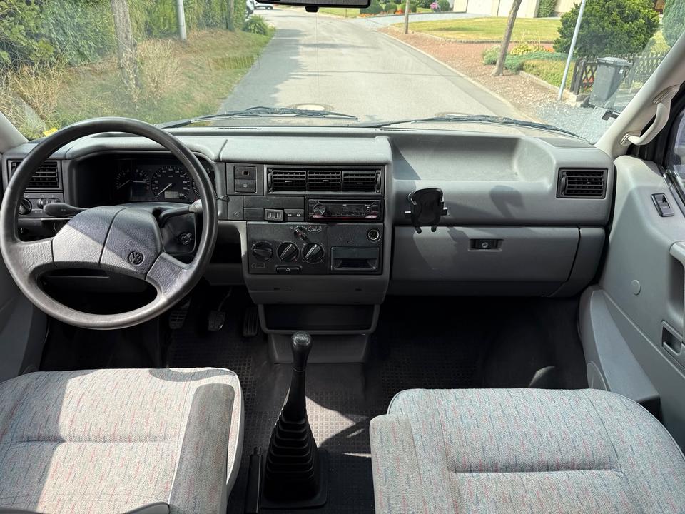VW T4 2.4D  пробіг: 423000 рік: April 1996 Diesel потужність:77 PS коробка: Manuell ціна: 1950 - Фото 9