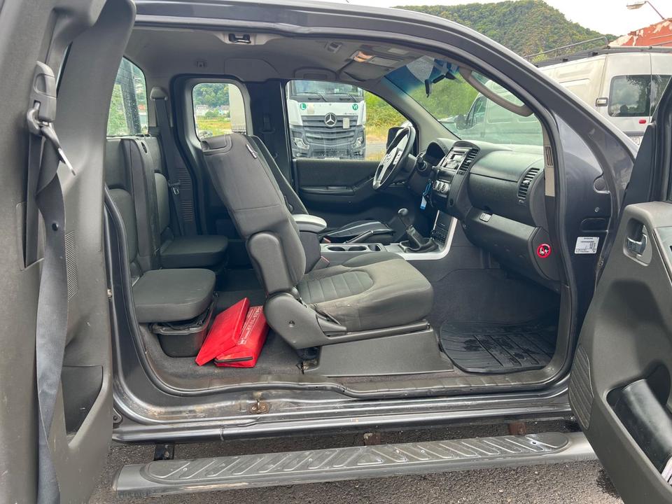 Nissan Navara Pickup King Cab SE 4X4 *1HAND*EURO5 пробіг: 389348 рік: April 2013 Diesel потужність:190 PS коробка: Manuell ціна: 4700 - Фото 11